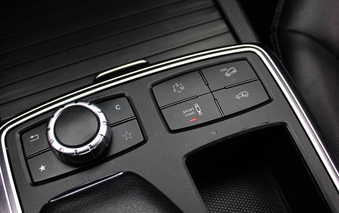 Mercedes-Benz ML cena 89900 przebieg: 207000, rok produkcji 2014 z Golub-Dobrzyń małe 232